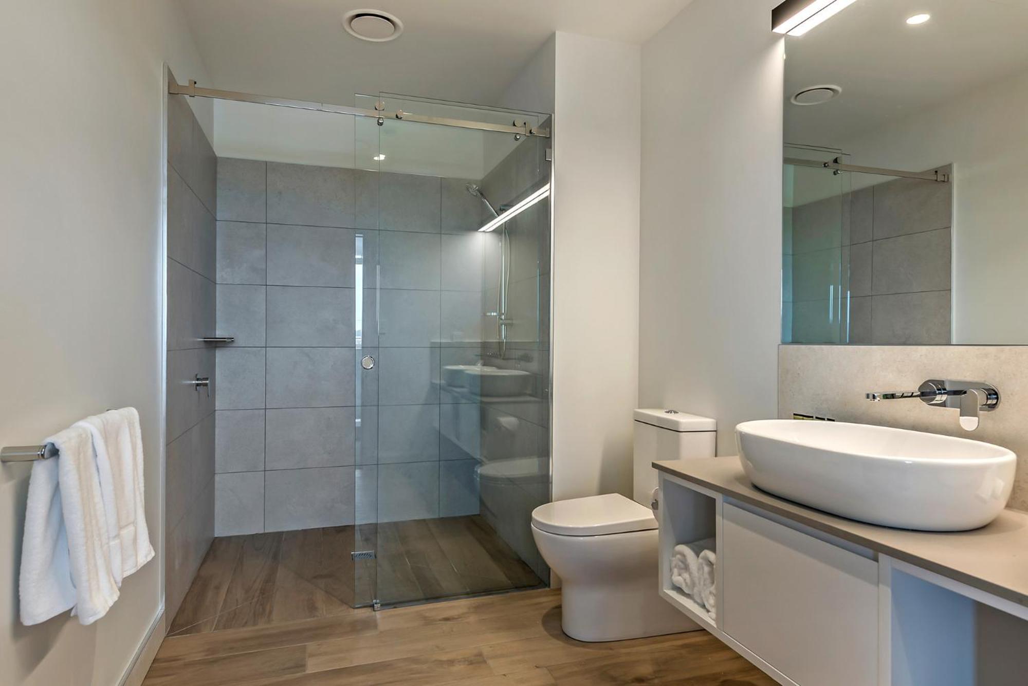 Peppers Silo Hotel Лонсестън Екстериор снимка A modern bathroom