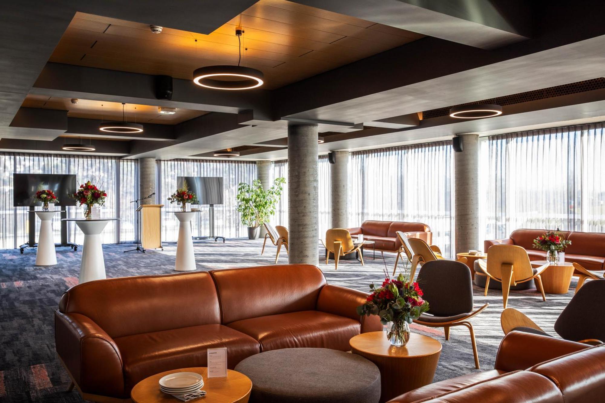 Peppers Silo Hotel Лонсестън Екстериор снимка The lounge at the airport