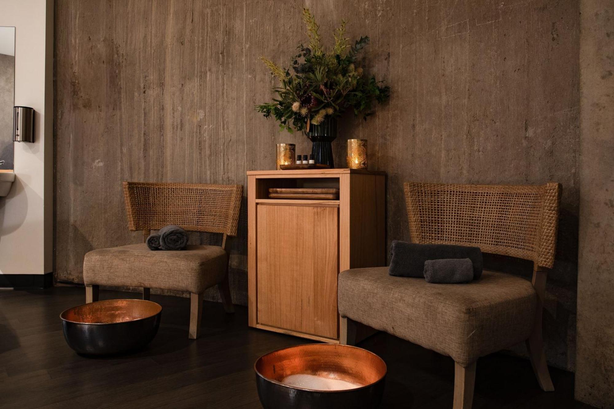Peppers Silo Hotel Лонсестън Екстериор снимка A foot bath