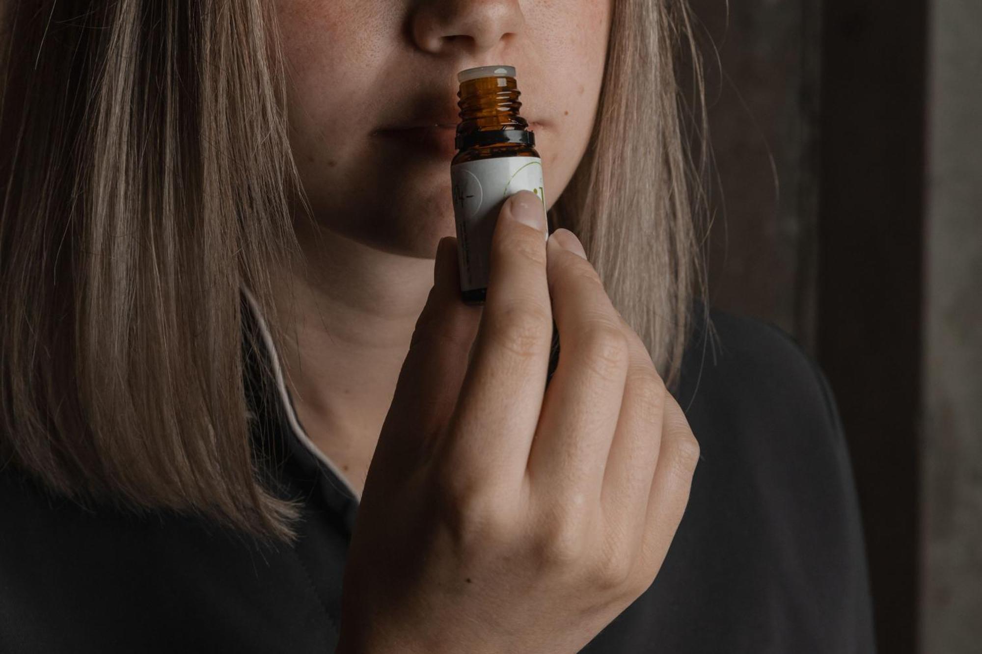 Peppers Silo Hotel Лонсестън Екстериор снимка A woman smelling a bottle of essential oil