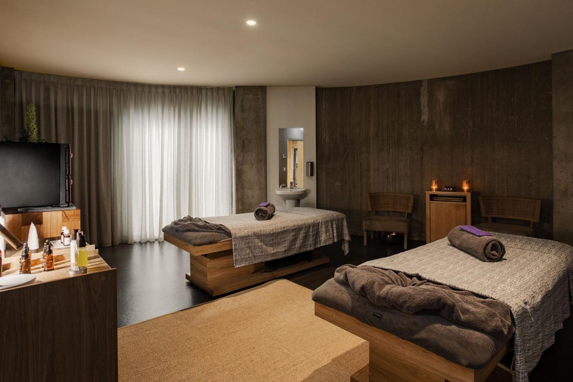 Peppers Silo Hotel Лонсестън Екстериор снимка A treatment room at the spa
