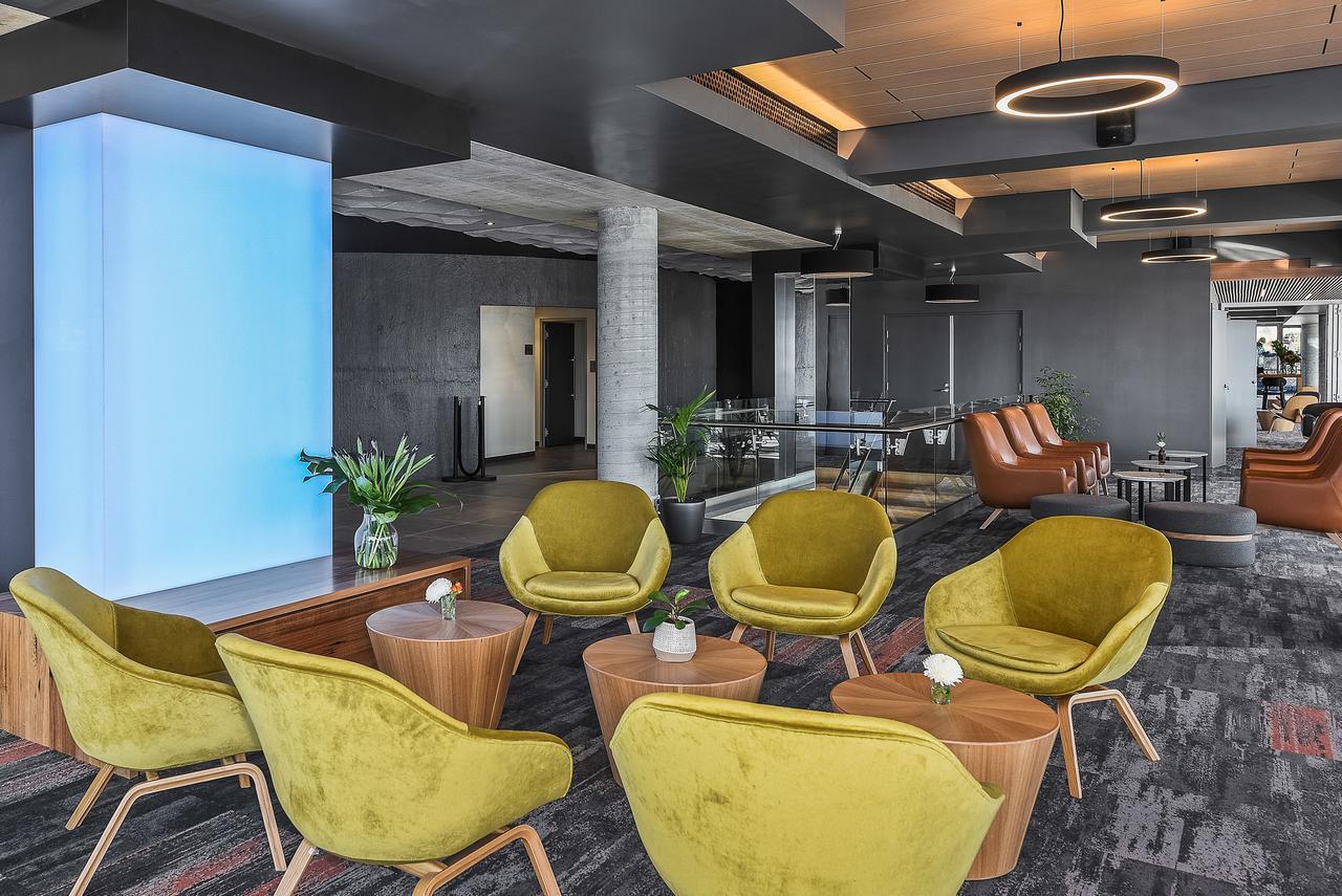 Peppers Silo Hotel Лонсестън Екстериор снимка The lounge at the airport
