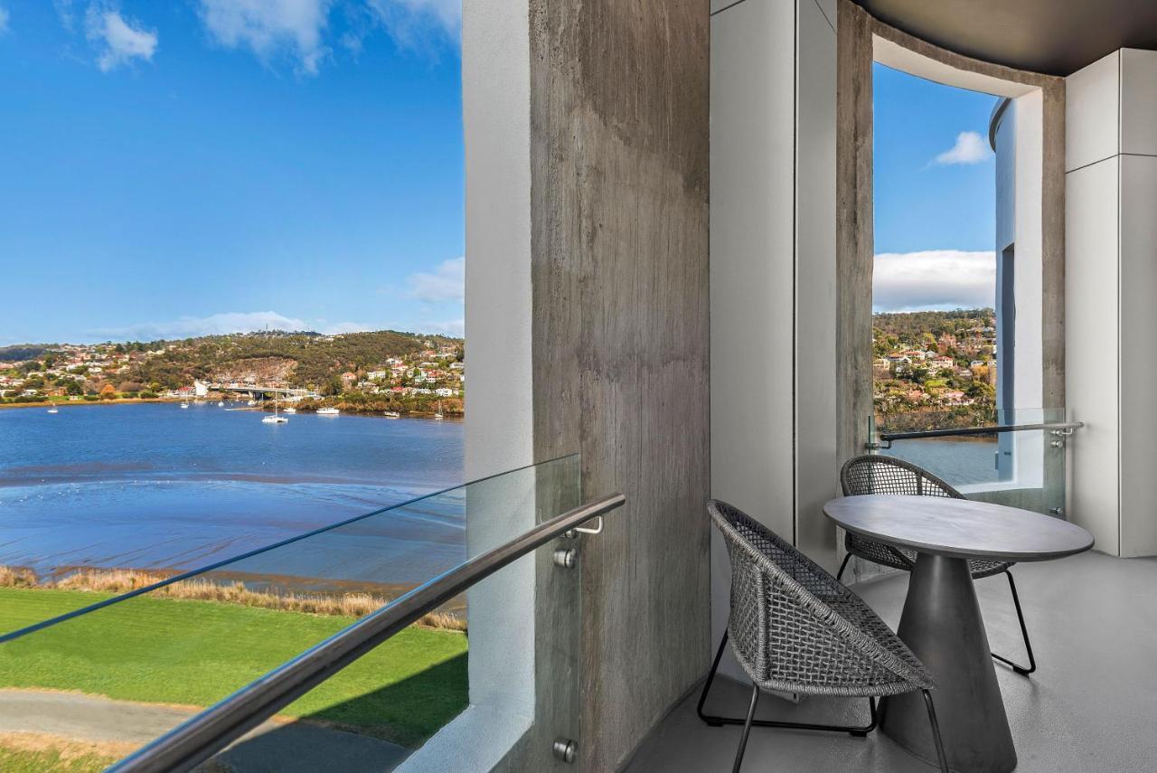 Peppers Silo Hotel Лонсестън Екстериор снимка Balcony of a suite at the Crowne Plaza Hotel, Geelong Waterfront