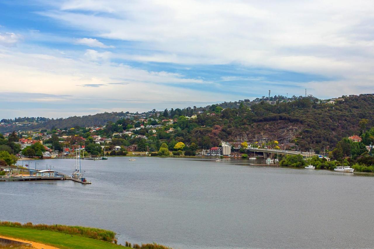 Peppers Silo Hotel Лонсестън Стая снимка View of the Swan River from the Perth Hills
